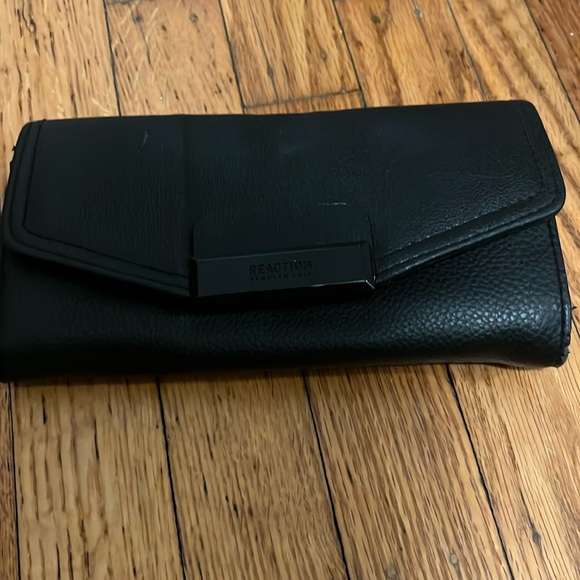 Kenneth Cole Wallet - Picture 1 of 8